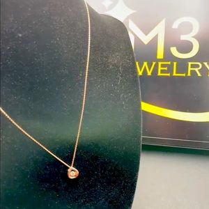 Dancing diamond necklace